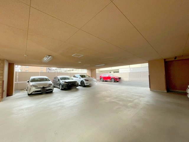 エトワール新大阪の駐車場