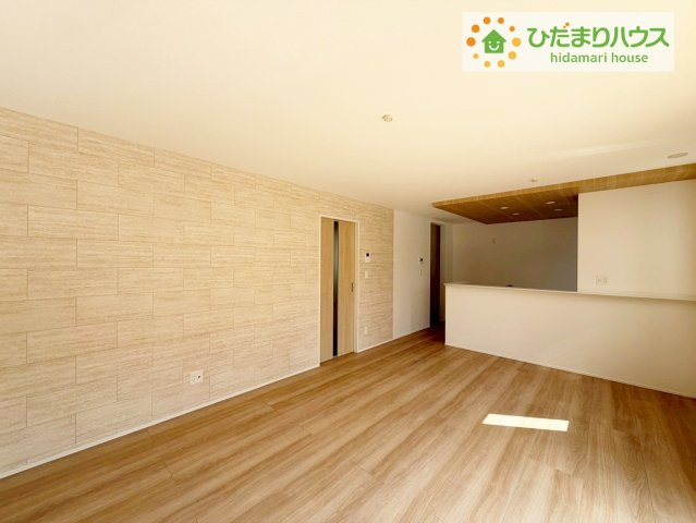 郡山市田村町金屋字宝蔵　新築戸建　1号棟の居間・リビング|リビング大きな窓からは、暖かな日の光が降り注ぎます・・・