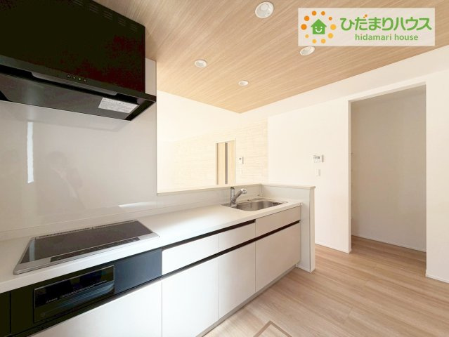 郡山市田村町金屋字宝蔵　新築戸建　1号棟のキッチン|ご家族と会話しながら、お料理だって出来ちゃいます☆彡