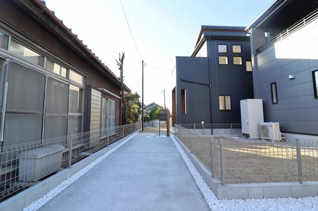 【仲介手数料無料／愛西市】ブルーミングガーデン愛西市諸桑町郷城　新築戸建②の前面道路含む現地写真