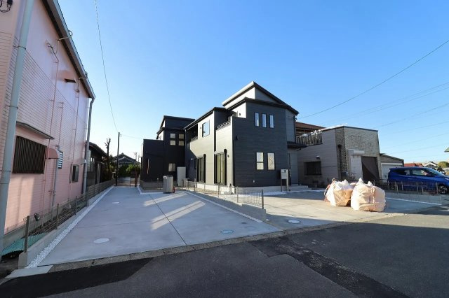 【仲介手数料無料／愛西市】ブルーミングガーデン愛西市諸桑町郷城　新築戸建②の前面道路含む現地写真