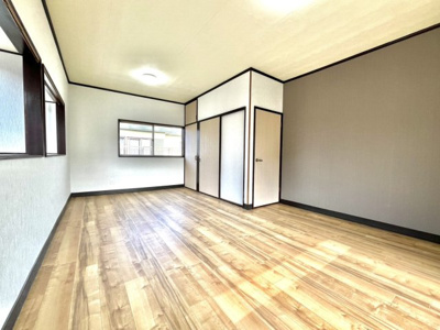 【洋室】 | リフォーム住宅 | 2階西側の洋室です♪
壁・床・天井リフォームしております！
