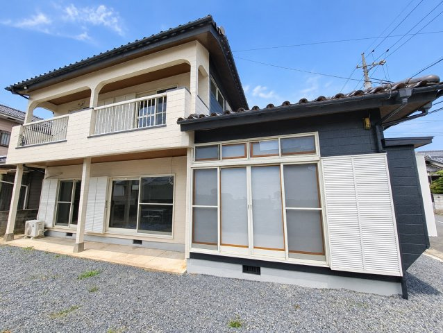 【外観】 | 東際波台リフォーム住宅 | 外壁塗装、駐車場も拡大工事も行っております♪
前面道路も広く駐車も楽々です。