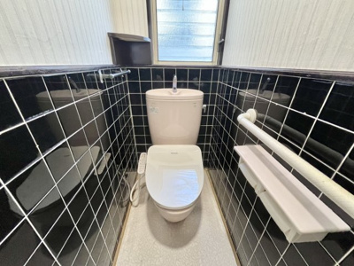 【トイレ】 | リフォーム住宅 | 1階のトイレです♪
便座・ウォシュレット新品に交換しております！