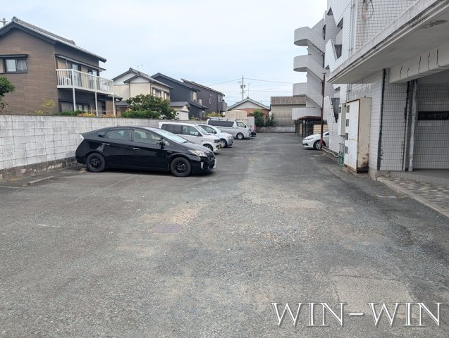 ユトリロ牧野の駐車場