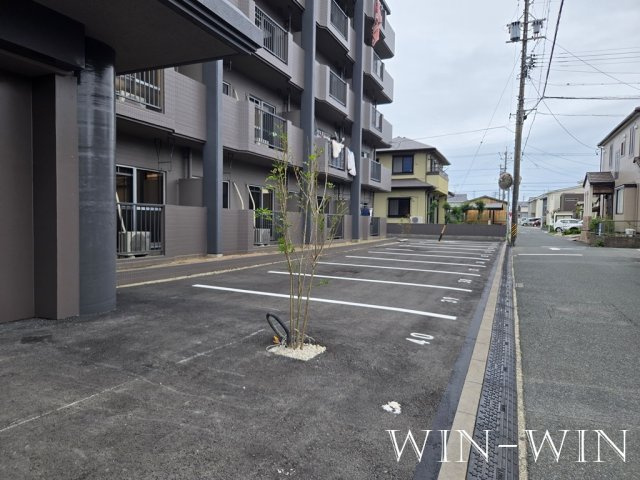 ユトリロ牧野の駐車場