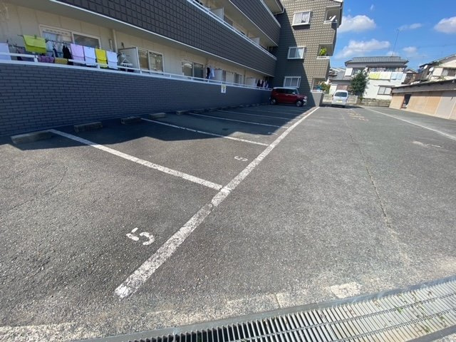 アレグレーセ千代田の駐車場