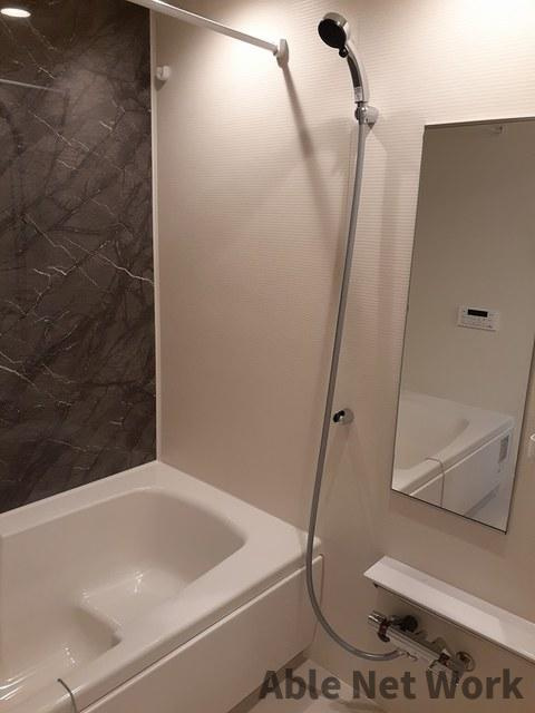 アベニール Vの浴室|追い炊き機能、浴室乾燥機付き