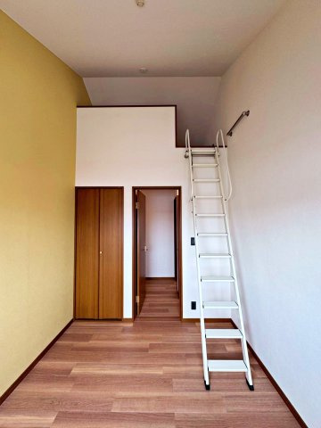 守口市高瀬町の玄関|ロフト付き洋室