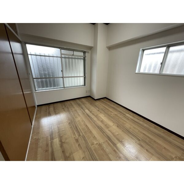 岡崎市日名南町の賃貸マンションの洋室