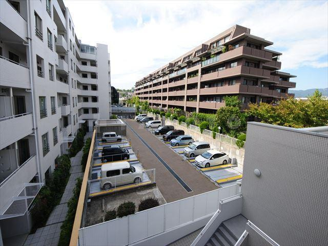 ルネブランクール北千里古江台の駐車場|駐車場です