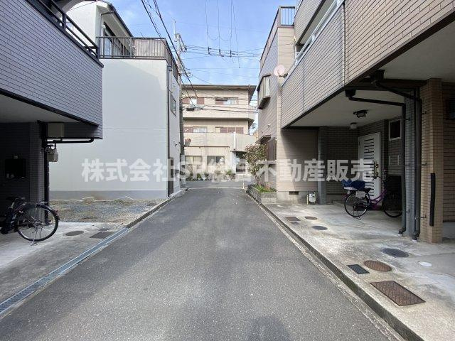 新町中古戸建の前面道路含む現地写真|リフォームや住宅ローン・東大阪市の不動産の事なら弊社にお任せ下さいませ！
各地域の特徴・グルメ・裏道やその他、細かい情報等も熟知した
東大阪市出身のスタッフが新生活を送るお客様をサポート致します！