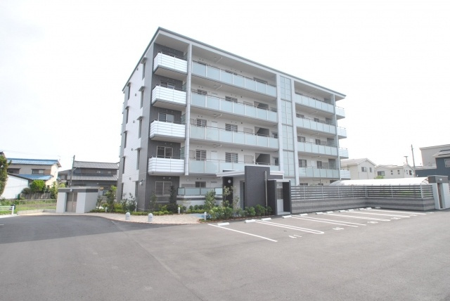 ポルタフォルトゥーナの外観