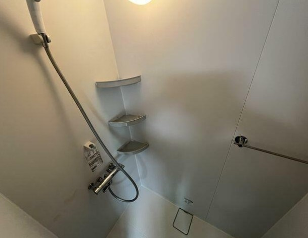 【シャワールーム】