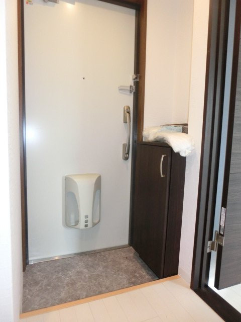 グランエクラ加島Ⅰの玄関