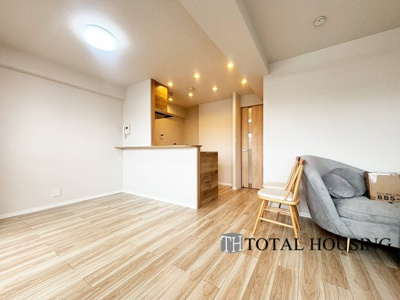 【居間・リビング】 | ライオンズマンション宮の森第二 | 家具の配置がしやすい間取り。選択する家具類やレイアウトにより、理想の住空間を作り上げることが出来ます。