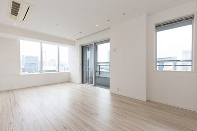 【居間・リビング】 | パークアクシス御成門 | ※写真は同タイプ住戸です。