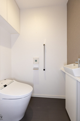 【トイレ】 | パークアクシス御成門 | ※写真は同タイプ住戸です。