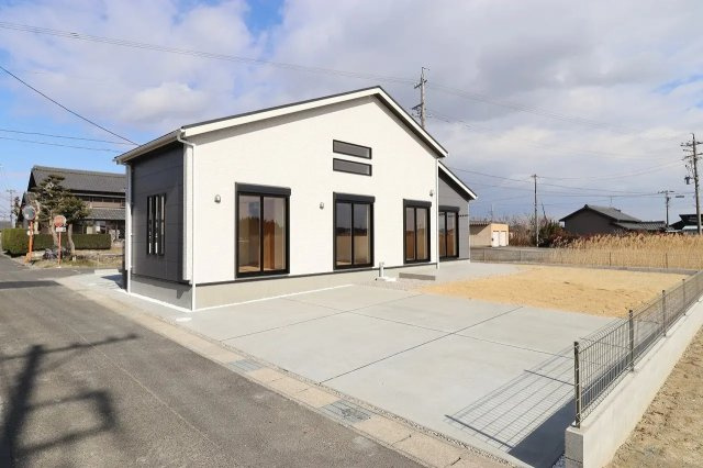 【仲介手数料無料／愛西市】ブルーミングガーデン愛西市草平町江ノ田　新築戸建　平屋の外観