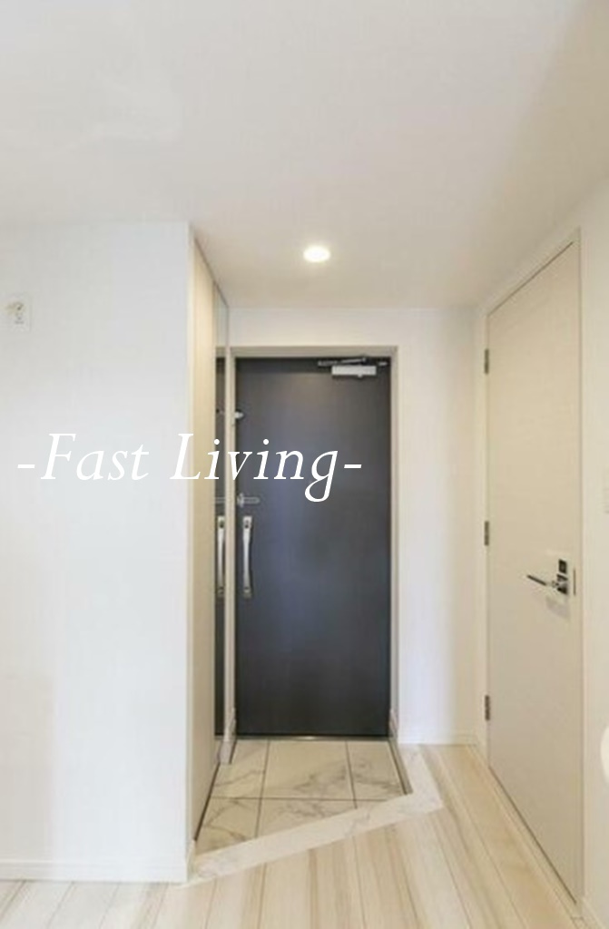 新宿夏目坂コートの玄関