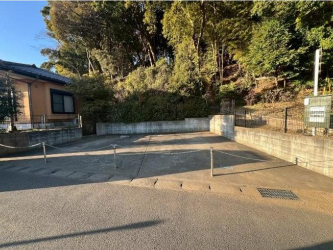 【駐車場】 | 我孫子市根戸　中古戸建 | カースペース3台ＯＫ！来客用にもスペースを確保できて安心ですね(^^)/