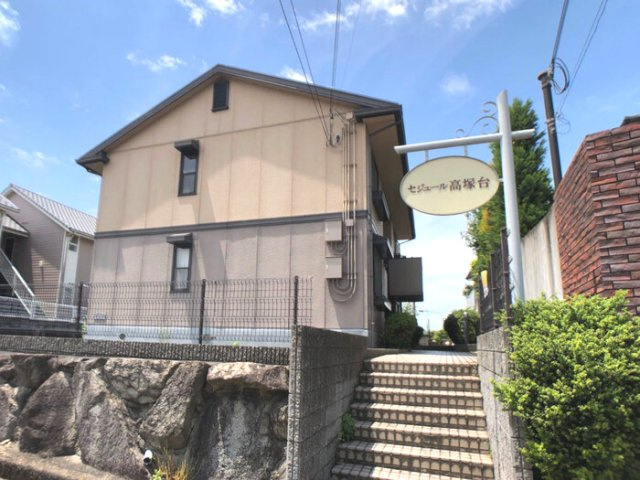 北葛城郡河合町高塚台１丁目のアパートの外観