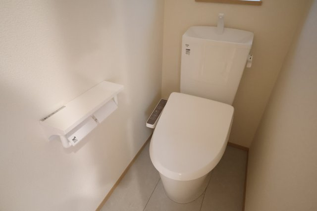 《仲介手数料無料》上尾市谷津１丁目1-11新築一戸建てハートフルタウンのトイレ