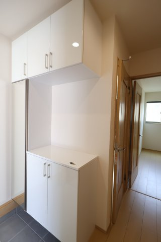 《仲介手数料無料》上尾市谷津１丁目1-11新築一戸建てハートフルタウンの玄関