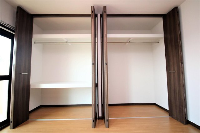 サンヴィレッジの収納|洋室（南）収納※実部屋は反転