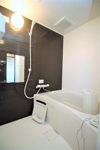 サンヴィレッジの玄関|浴室（自動湯張り・おいだき）※実部屋は反転