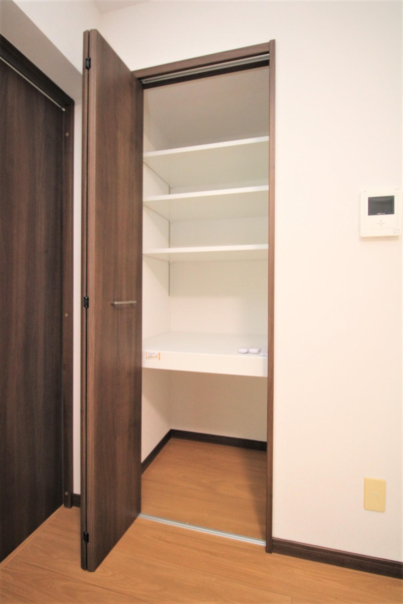 サンヴィレッジのキッチン|キッチン収納庫※実部屋は反転
