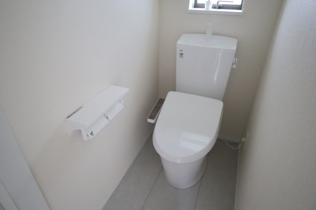 《仲介手数料無料》上尾市谷津１丁目1-11新築一戸建てハートフルタウンのトイレ
