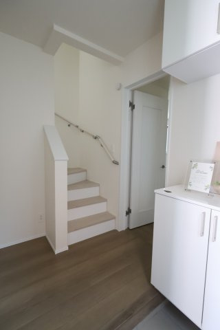 《仲介手数料無料》上尾市谷津１丁目1-11新築一戸建てハートフルタウンの玄関
