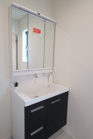 《仲介手数料無料》上尾市谷津１丁目1-11新築一戸建てハートフルタウンの独立洗面台