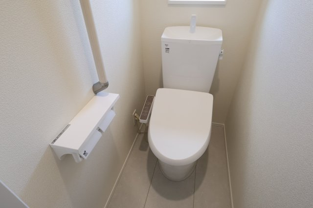 《仲介手数料無料》上尾市谷津１丁目1-11新築一戸建てハートフルタウンのトイレ