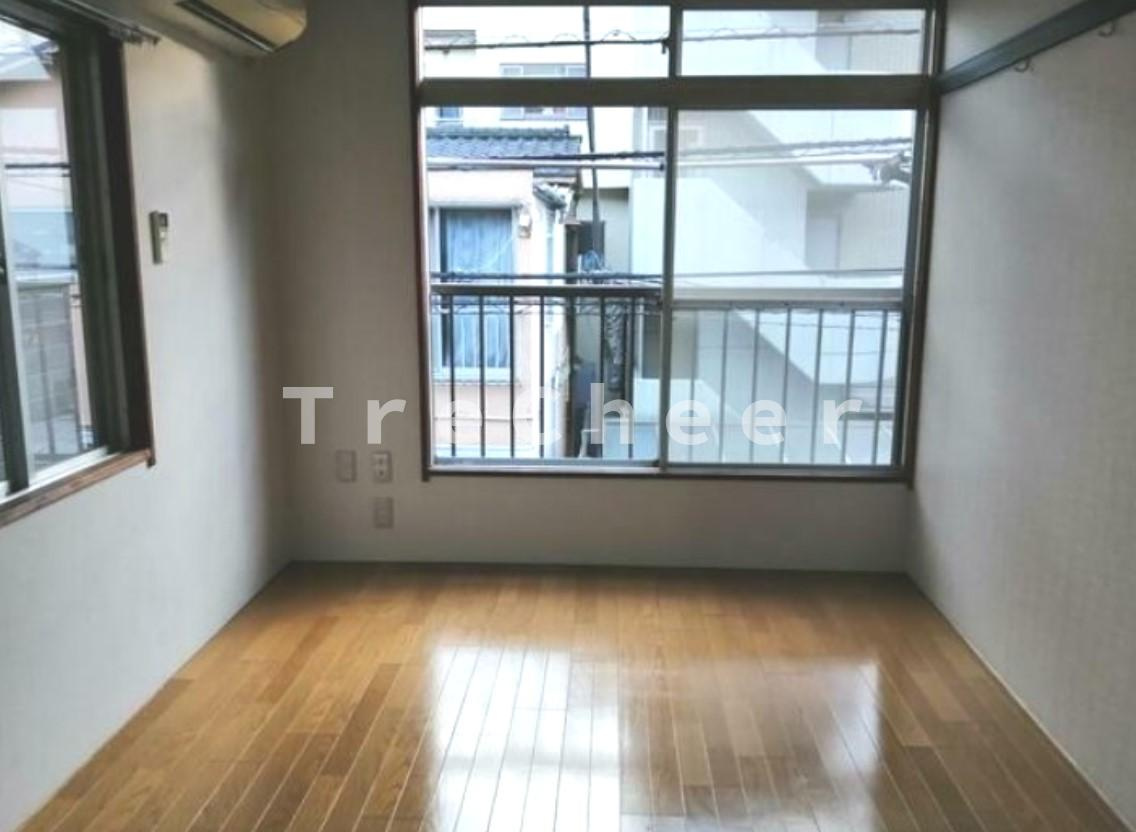 ハイツウエムラの居間・リビング