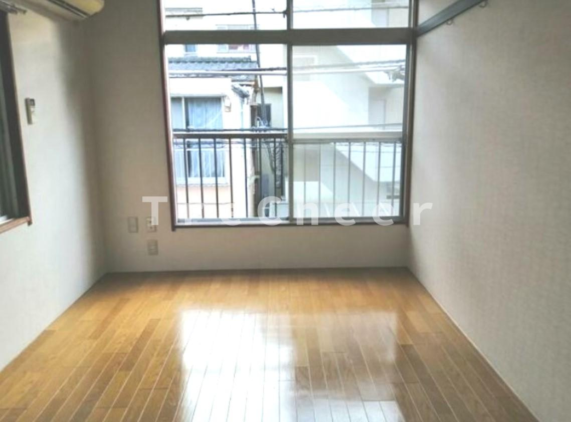 ハイツウエムラの居間・リビング