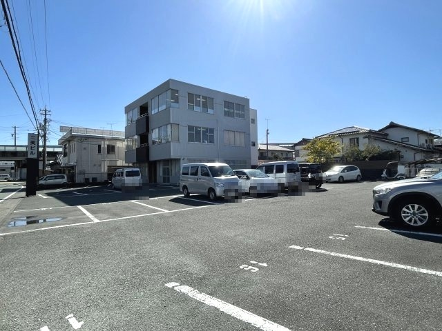 二美ビル安新の駐車場