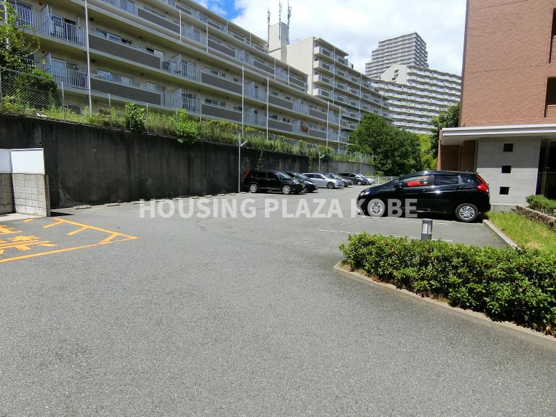 ツルトスコ南落合の駐車場