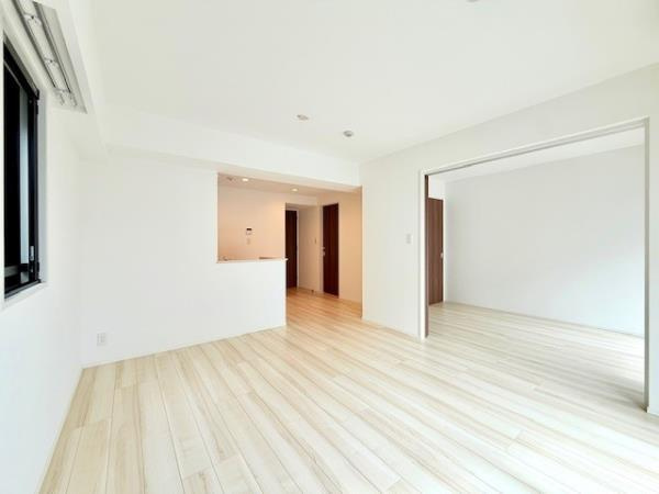 Ｓｏｌａｓｔ　Ｓｑｕａｒｅ綾瀬の居間・リビング|ゆったりとしたリビングです