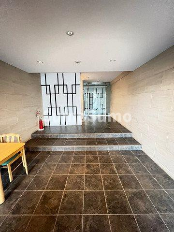 ラディエ南武庫之荘Ⅲのロビー|ゆとりのあるロビーです