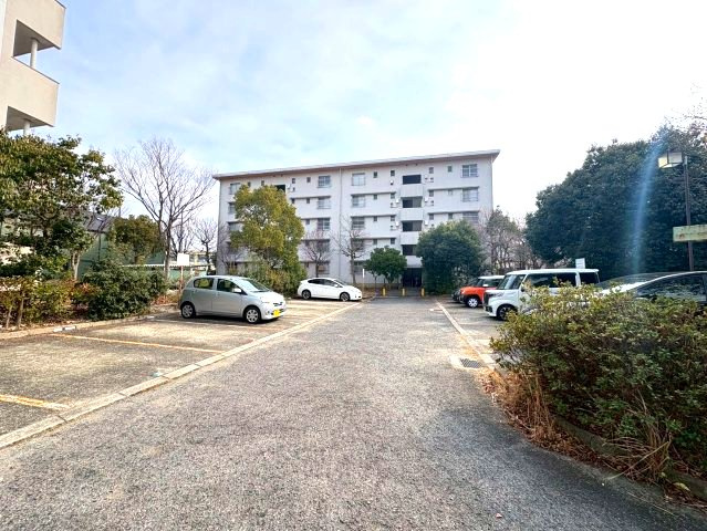 ヴィラナリー千代田10号棟の駐車場