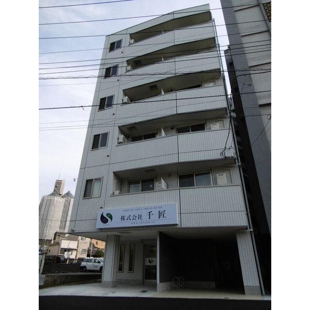 千匠ビルの外観