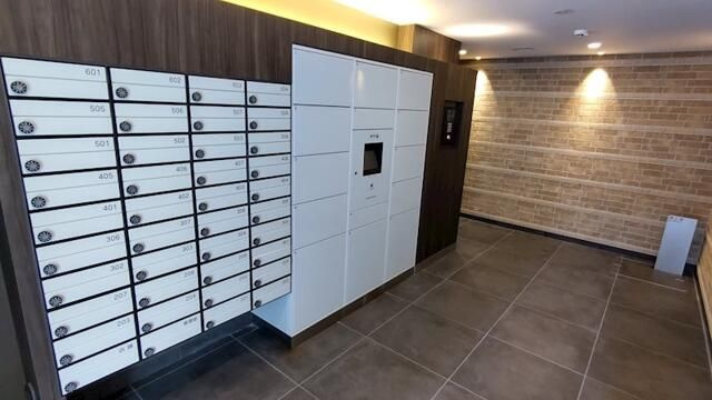 クレヴィアリグゼ西巣鴨のエントランス