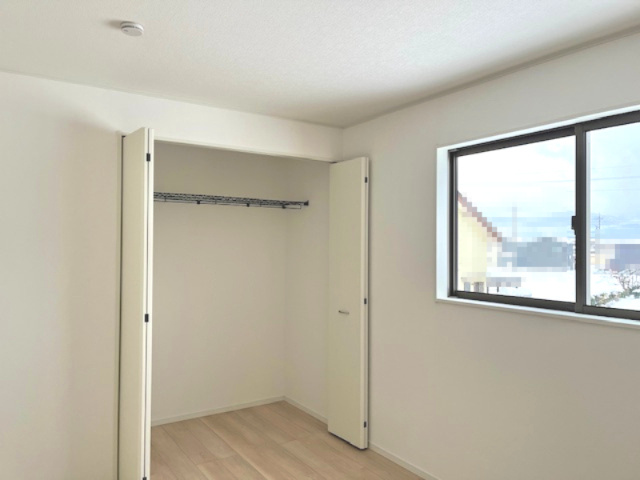 越前市平出新築戸建2号棟の洋室