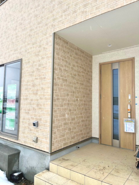 越前市平出新築戸建2号棟の玄関