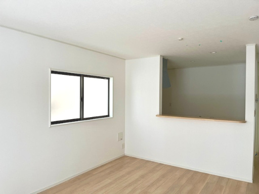 越前市平出新築戸建2号棟の居間・リビング