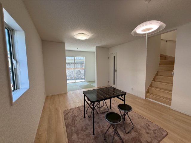 クレイドルガーデン糸満市座波 第２・２号棟のその他|二面採光のLDK15帖＋タタミコーナー４帖、コミュニケーションを促進するリビングイン階段