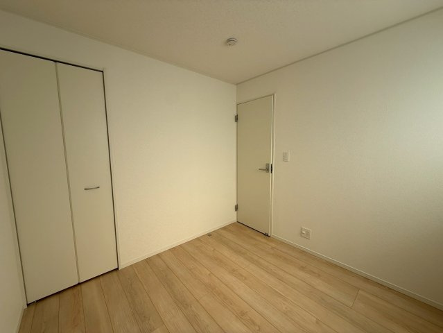 クレイドルガーデン糸満市座波 第２・２号棟の洋室|２階洋室4.5帖③クローゼット収納付き