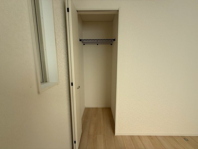 クレイドルガーデン糸満市座波 第２・２号棟の収納|２階洋室4.5帖③に設置されたクローゼット収納